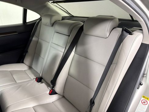 Used 2015 Lexus ES 350 w/ Ultra Luxury Package FWD image 19
