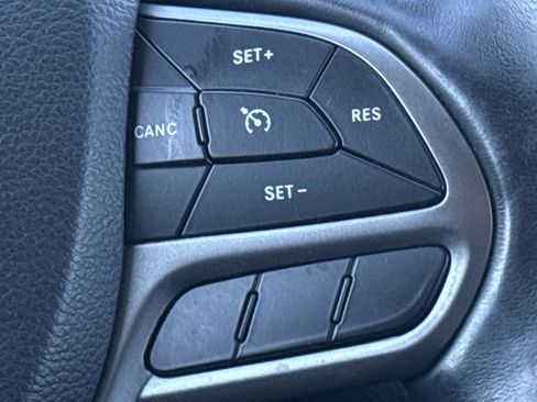 Used 2019 Jeep Cherokee Latitude Plus w/ Cold Weather Group image 19