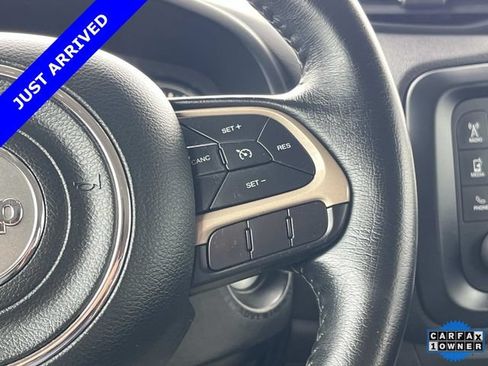 Certified 2017 Jeep Renegade Latitude FWD image 28