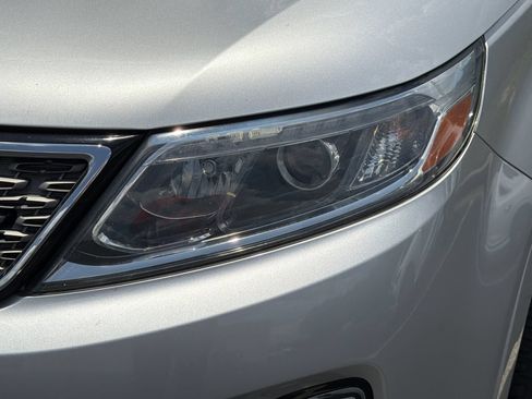 Used 2015 Kia Sorento SX FWD image 2