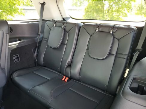 Used 2025 Lincoln Aviator AWD image 16