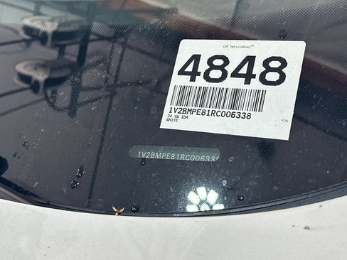 Used 2024 Volkswagen ID.4 2WD image 3