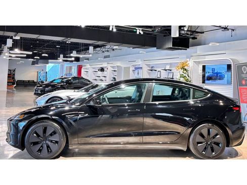 Used 2024 Tesla Model 3 Standard Range image 8