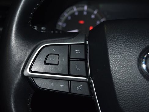 Used 2024 Toyota Highlander AWD image 7