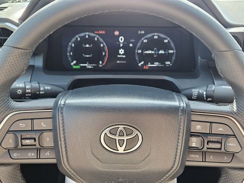 Certified 2025 Toyota Tacoma TRD Off-Road image 17