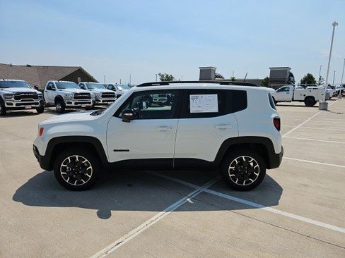 Used 2023 Jeep Renegade Latitude image 2