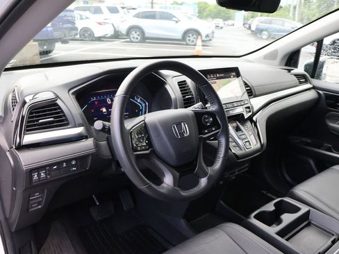 Certified 2024 Honda Odyssey Touring image 18