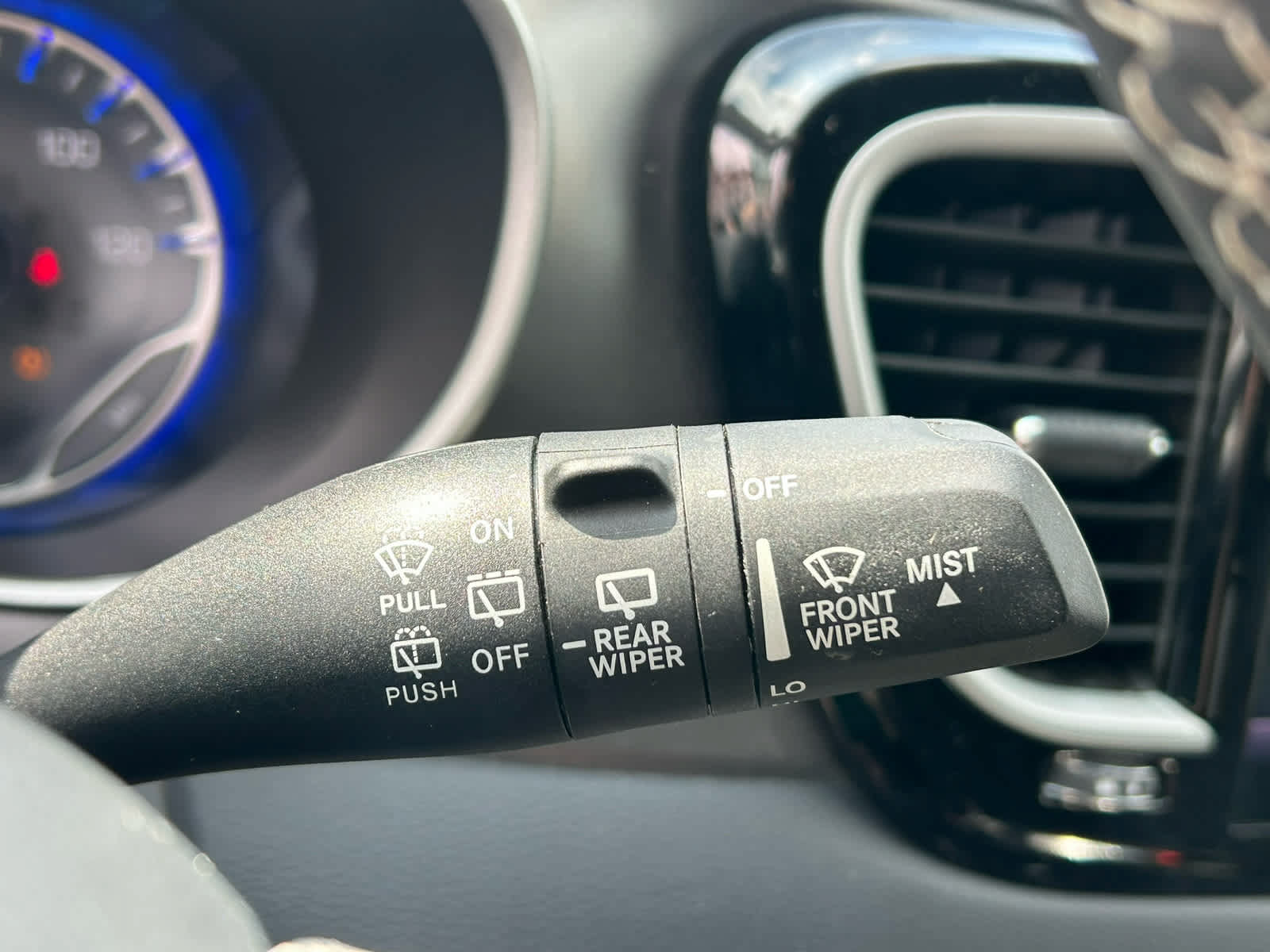 Used 2024 Chrysler Pacifica Touring-L FWD image 28