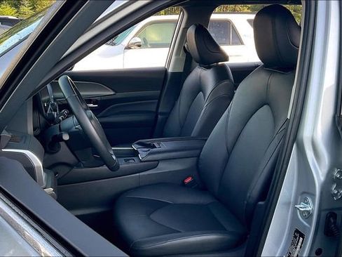 Used 2024 Toyota Grand Highlander AWD image 25