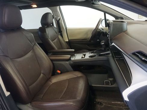 Used 2022 Toyota Sienna Platinum AWD/4WD image 23