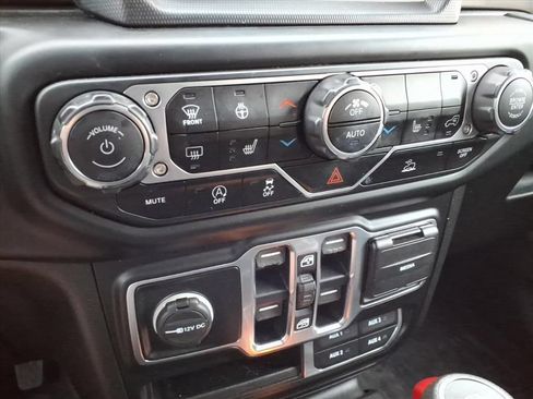 Certified 2020 Jeep Gladiator Overland AWD/4WD image 17