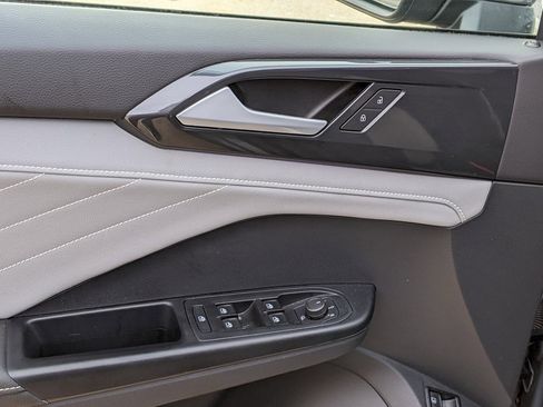 Used 2024 Volkswagen Taos SEL image 10