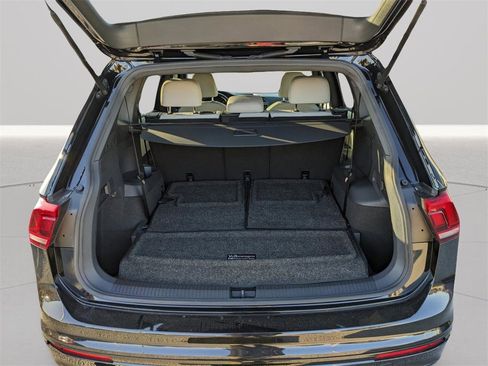 Certified 2021 Volkswagen Tiguan SE R-Line image 11