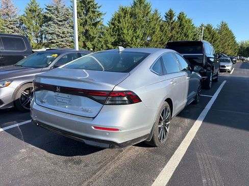 Used 2023 Honda Accord Touring image 3