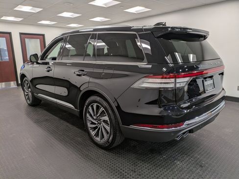 Used 2025 Lincoln Aviator Premiere image 6
