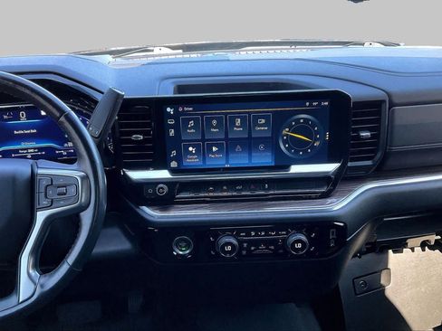 Used 2022 Chevrolet Silverado 1500 LT AWD/4WD image 6