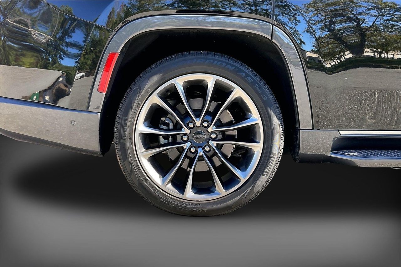 Used 2022 Jeep Wagoneer Series II w/ Convenience Group I AWD/4WD image 38