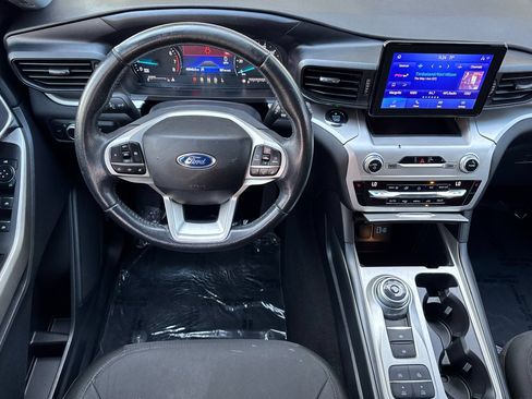 Certified 2021 Ford Explorer XLT RWD image 15