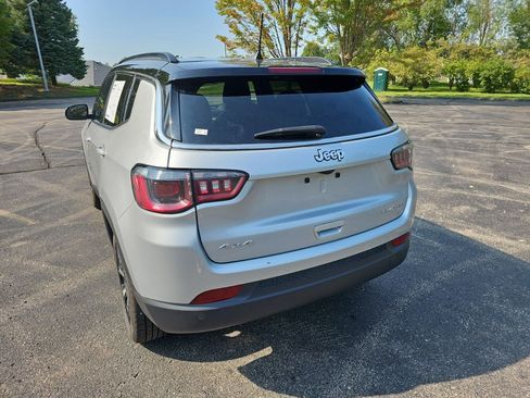 Used 2025 Jeep Compass Limited AWD/4WD image 3