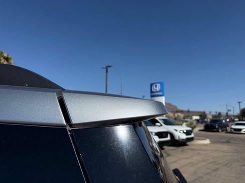 Used 2024 Ford Expedition XLT RWD image 9