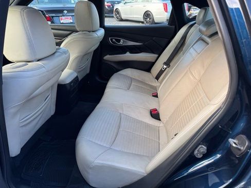 Used 2019 INFINITI Q70 Luxe w/ Sport Package image 21