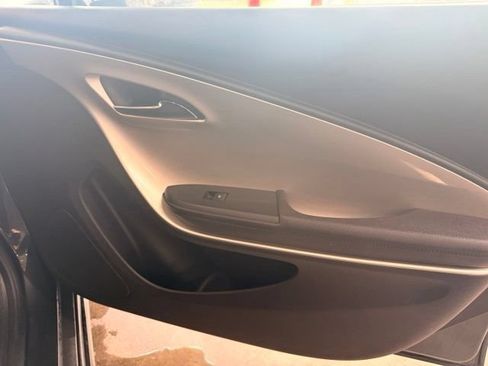 Used 2014 Chevrolet Volt w/ Enhanced Safety Package 1 FWD image 29