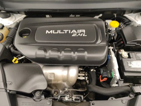 Used 2018 Jeep Cherokee Latitude w/ Altitude Package image 30