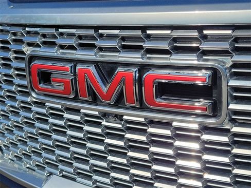 Certified 2023 GMC Yukon Denali image 32