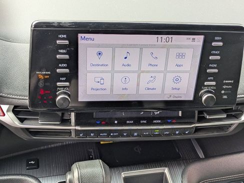 Used 2023 Toyota Sienna XSE image 21