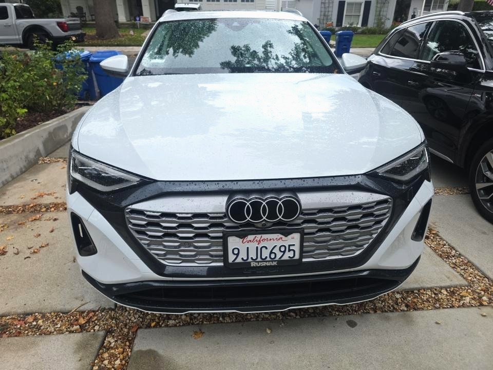 Used 2024 Audi Q8 e-tron Premium Plus AWD/4WD image 2