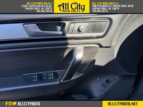 Used 2016 Volkswagen Touareg Sport image 24