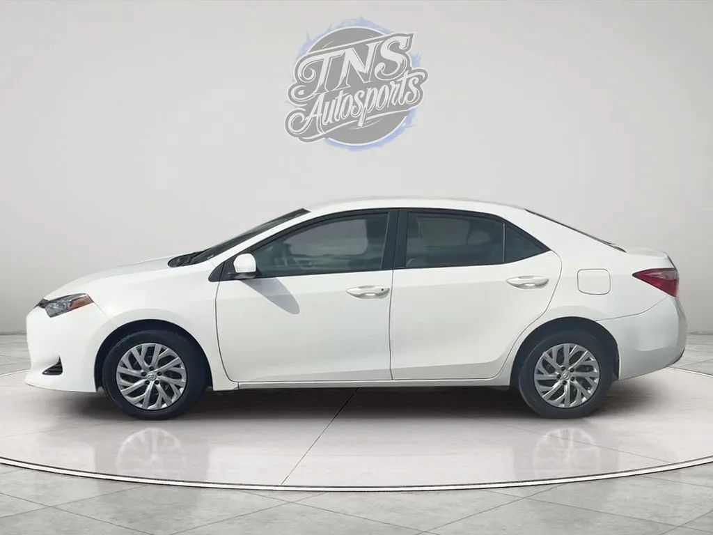 Used 2019 Toyota Corolla LE FWD image 2