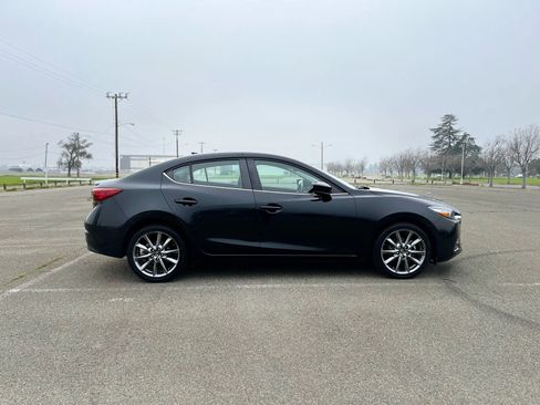 Used 2018 MAZDA MAZDA3 Touring image 4