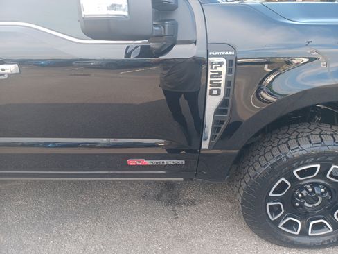 Used 2024 Ford F250 Platinum image 12