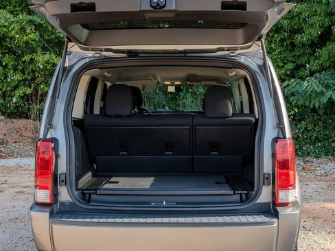 Used 2011 Dodge Nitro Heat RWD image 9