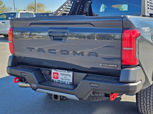Used 2024 Toyota Tacoma TRD Off-Road image 43