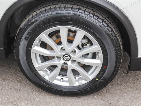 Used 2019 Nissan Rogue SV image 14