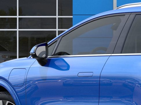 New 2025 Chevrolet Equinox EV LT w/ Convenience Package II FWD image 42