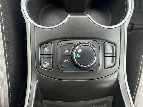 Used 2022 GMC Terrain SLE w/ Driver Convenience Package image 32