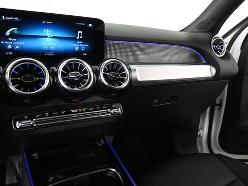 Used 2022 Mercedes-Benz GLB 250 image 11