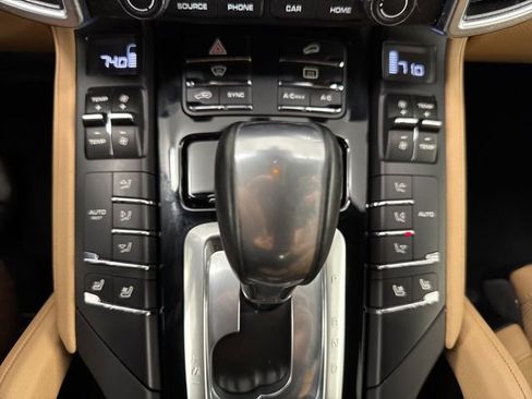 Used 2018 Porsche Cayenne Platinum Edition image 29