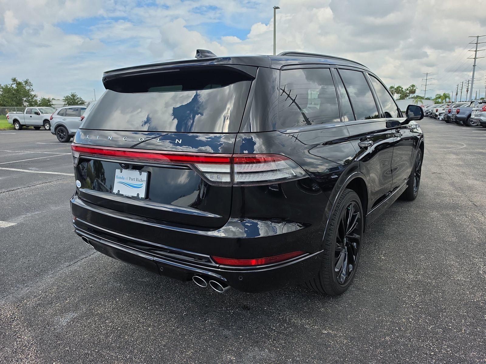 Used 2025 Lincoln Aviator Reserve w/ Jet Appearance Package AWD/4WD image 4