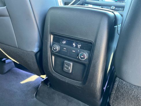 Used 2023 Buick Enclave Essence image 20