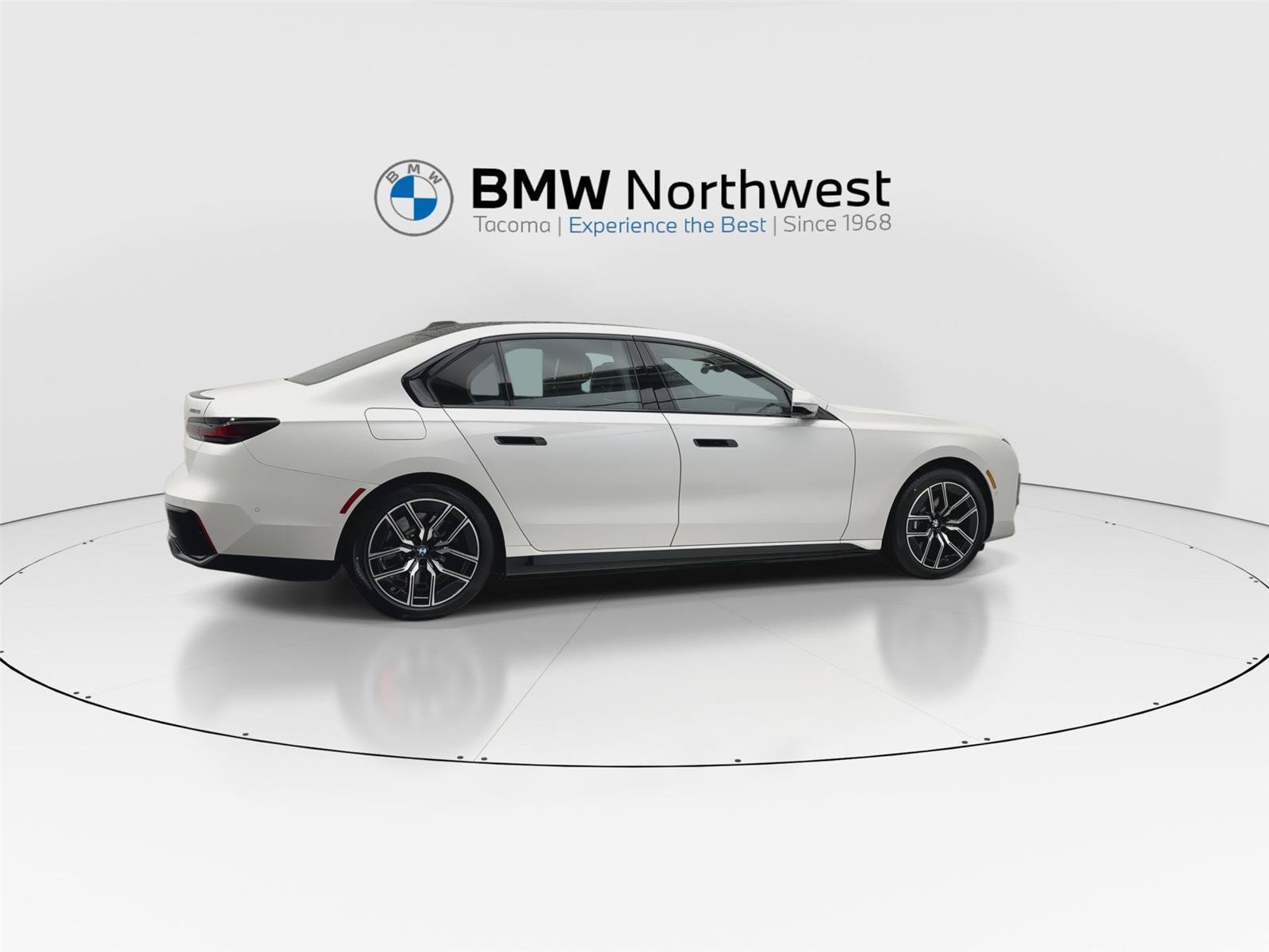 Used 2026 BMW i7 xDrive60 AWD/4WD image 4
