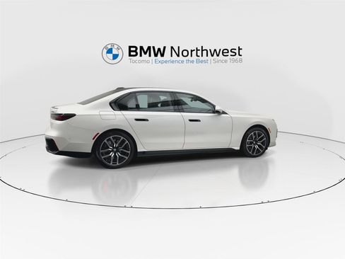 New 2026 BMW i7 xDrive60 AWD/4WD image 4