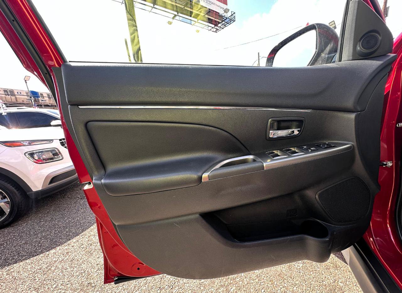 Used 2025 Mitsubishi Outlander Sport LE AWD/4WD image 18