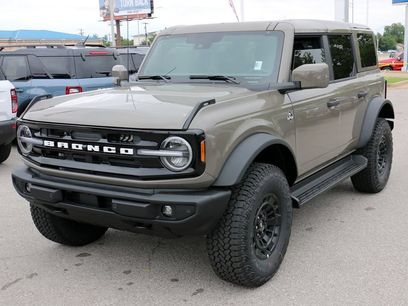 New 2026 Ford Bronco Outer Banks w/ Sasquatch Package