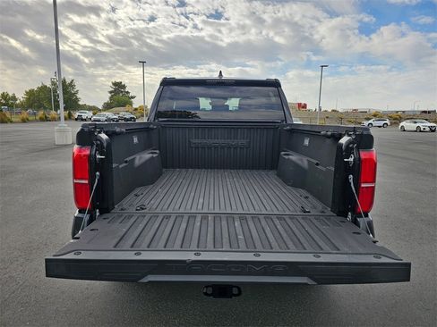 Used 2024 Toyota Tacoma TRD Sport image 14