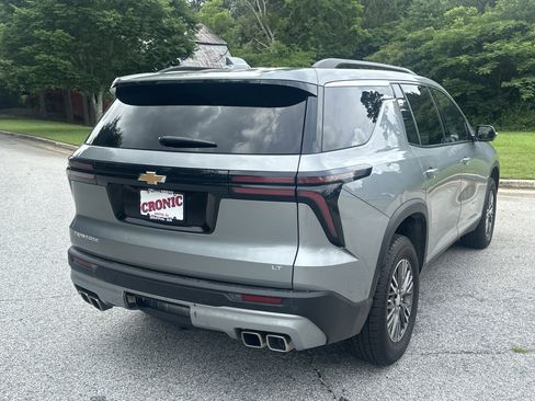 Used 2024 Chevrolet Traverse LT FWD image 5