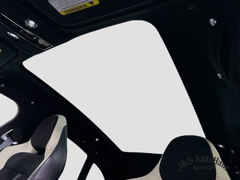 Used 2022 Aston Martin DBX image 16